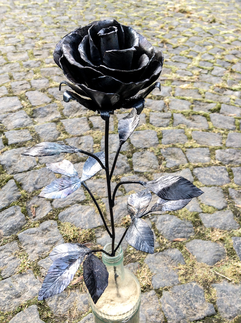 stählerne Rose